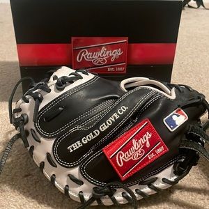 Rawlings Heart of the Hide catchers mitt